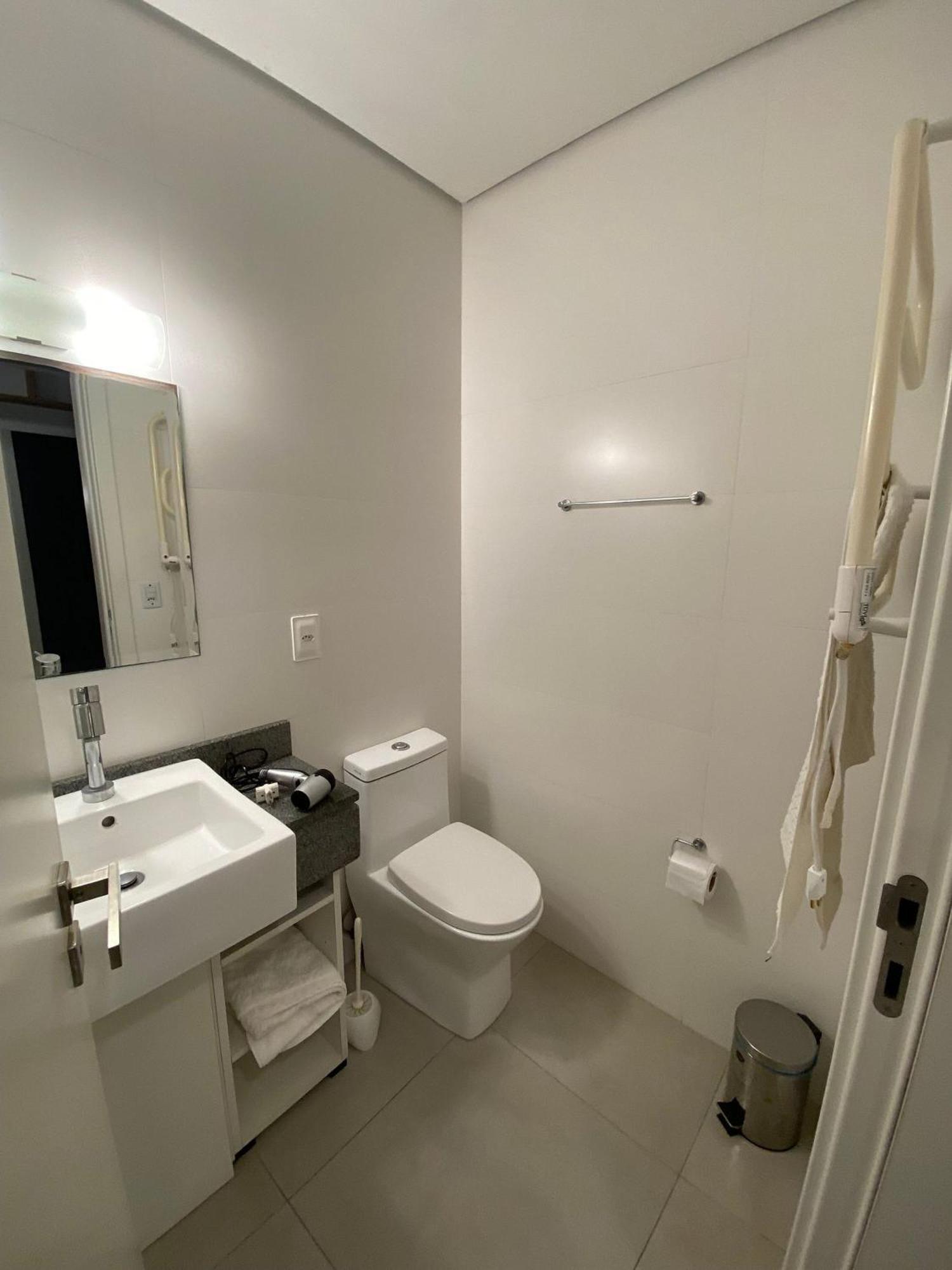Apto Completo, Central, Com Garagem E Academia! Apartment Pelotas